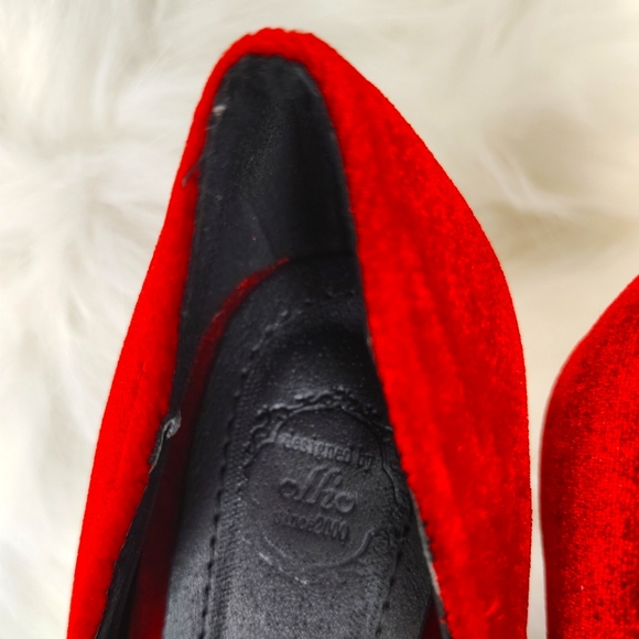 Red Velvet Heels with Optional Bows - Picture 7 of 12